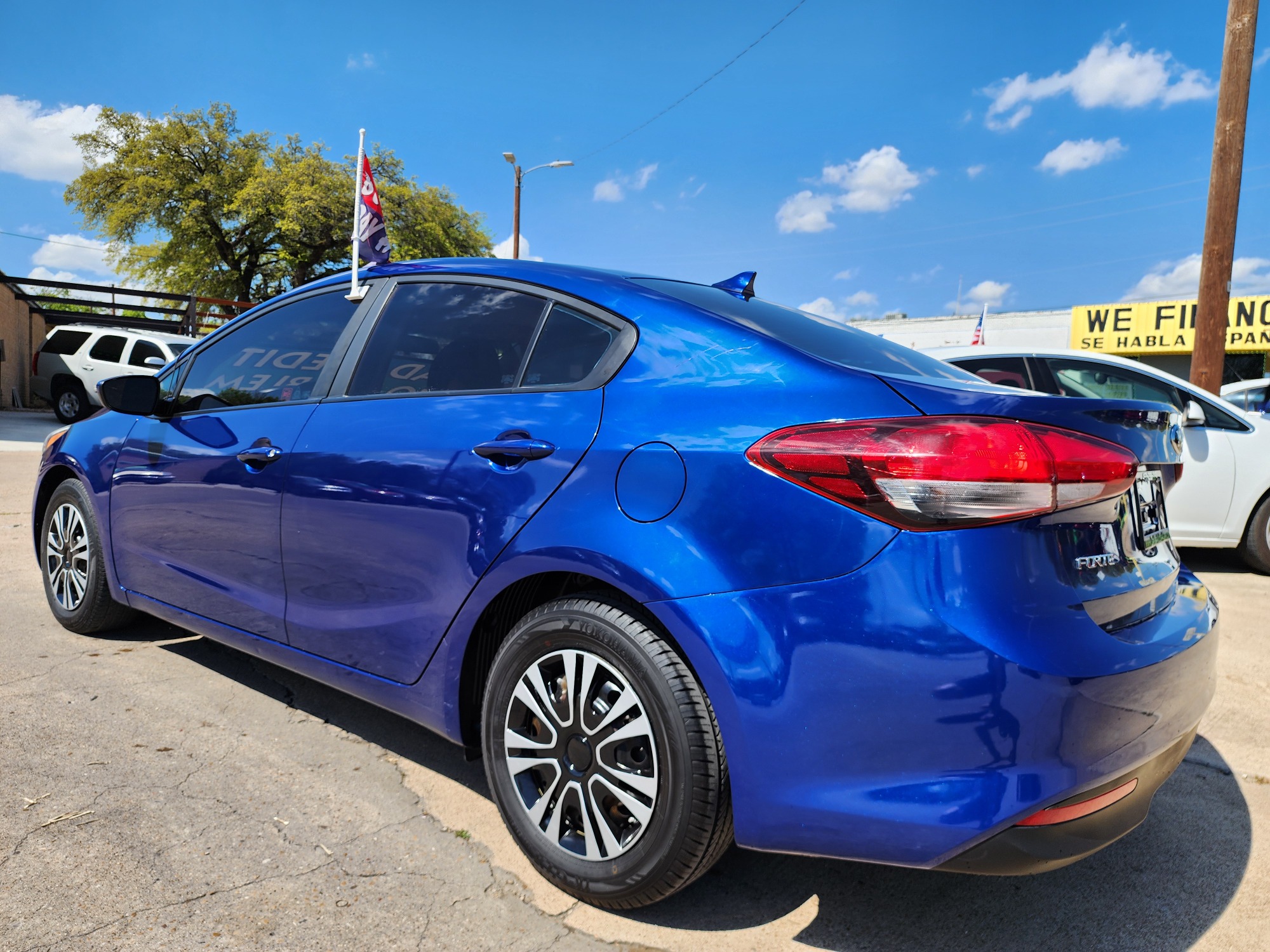 2017 Kia Forte LX (3KPFK4A75HE) with an 2.0L L4 DOHC 16V engine, AUTO transmission, located at 2660 S.Garland Avenue, Garland, TX, 75041, (469) 298-3118, 32.885387, -96.656776 - Photo #5